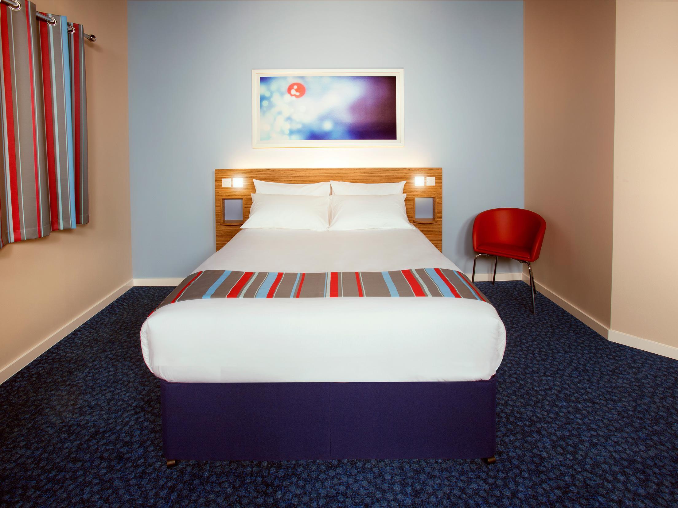 Travelodge London Central City Road Екстериор снимка