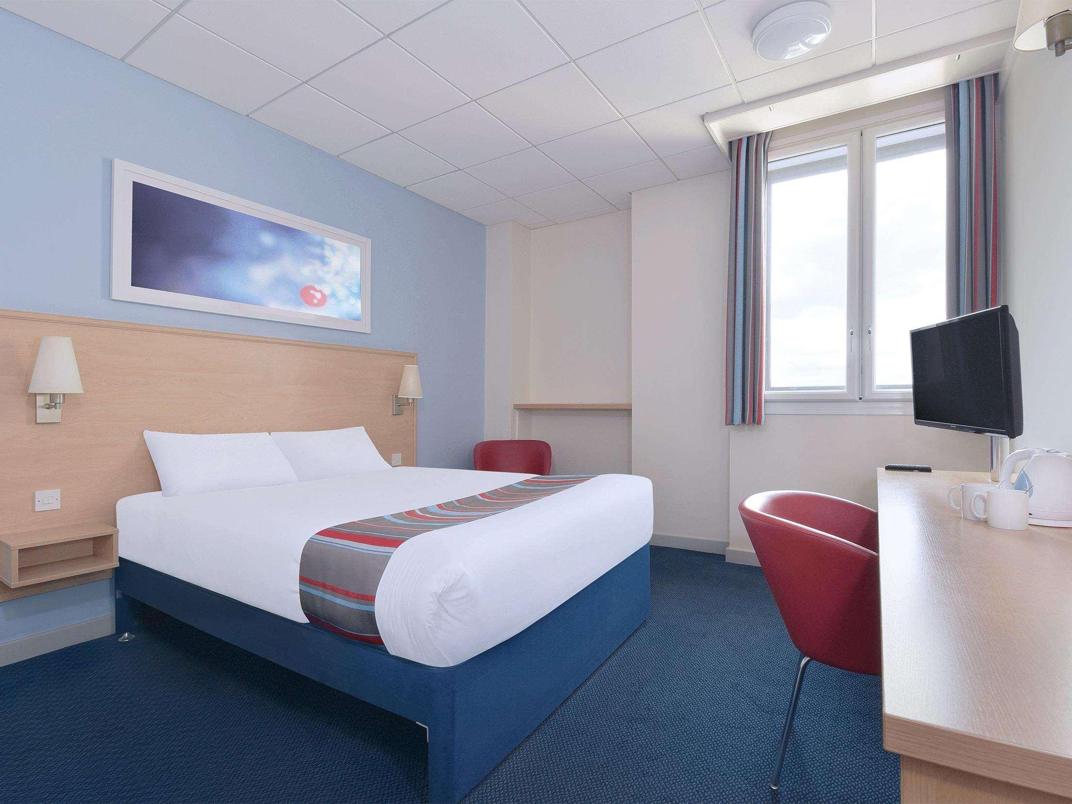 Travelodge London Central City Road Екстериор снимка