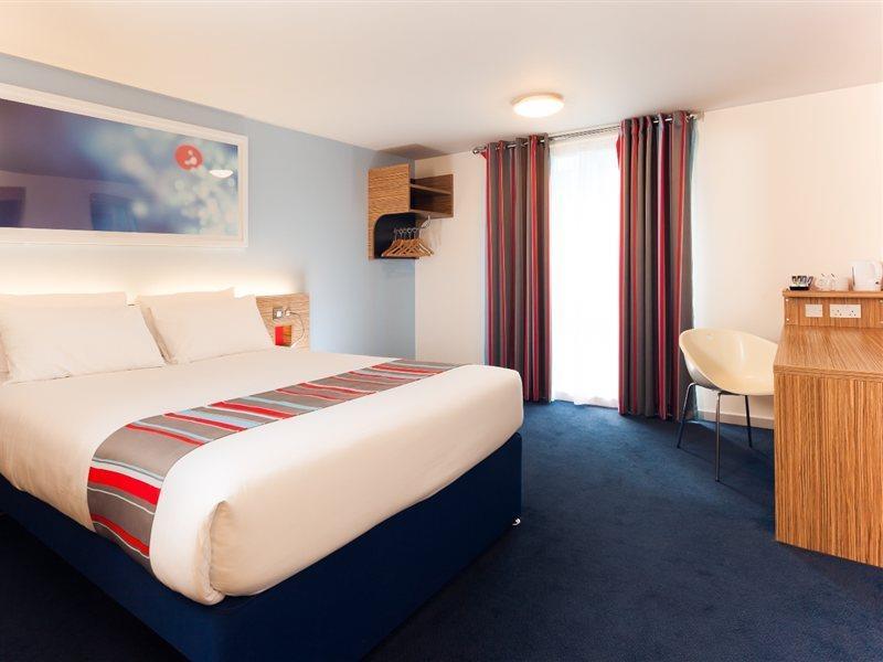 Travelodge London Central City Road Екстериор снимка