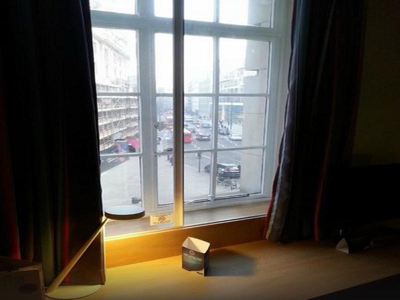 Travelodge London Central City Road Екстериор снимка