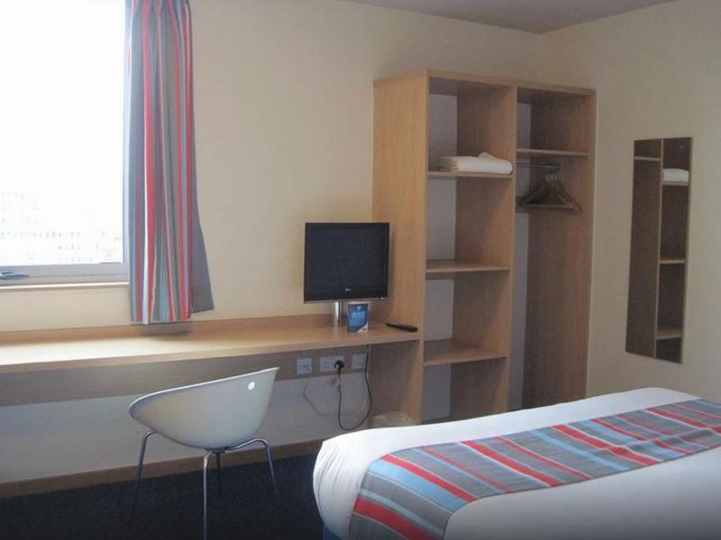 Travelodge London Central City Road Екстериор снимка