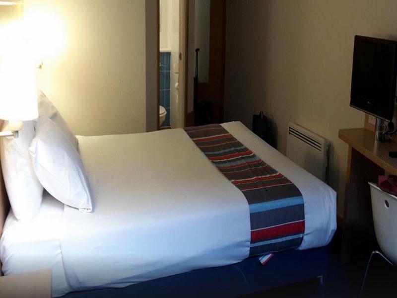 Travelodge London Central City Road Екстериор снимка