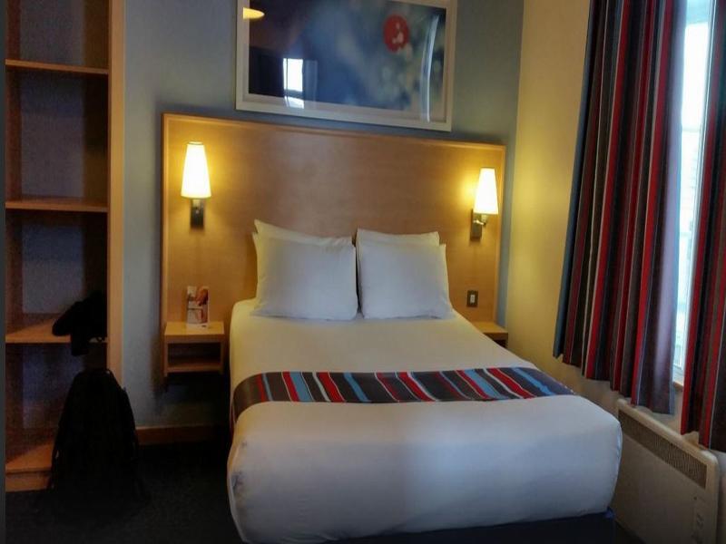 Travelodge London Central City Road Екстериор снимка