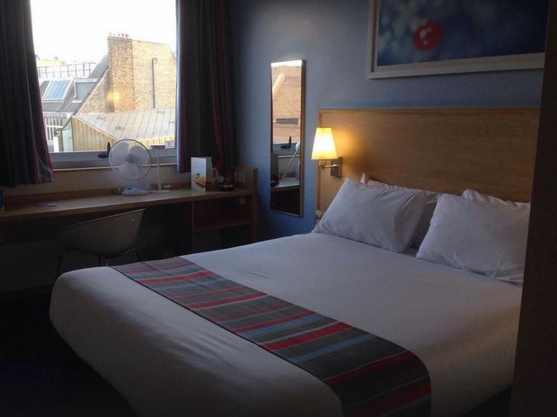 Travelodge London Central City Road Екстериор снимка