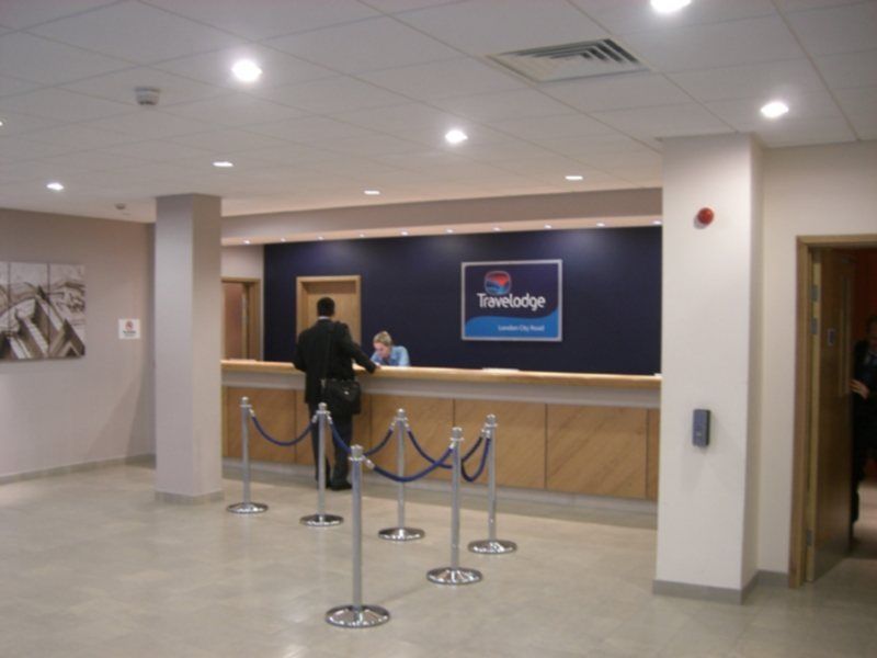 Travelodge London Central City Road Екстериор снимка