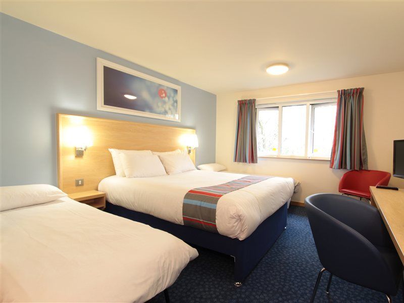 Travelodge London Central City Road Екстериор снимка