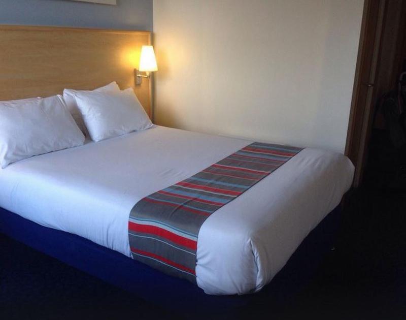 Travelodge London Central City Road Екстериор снимка