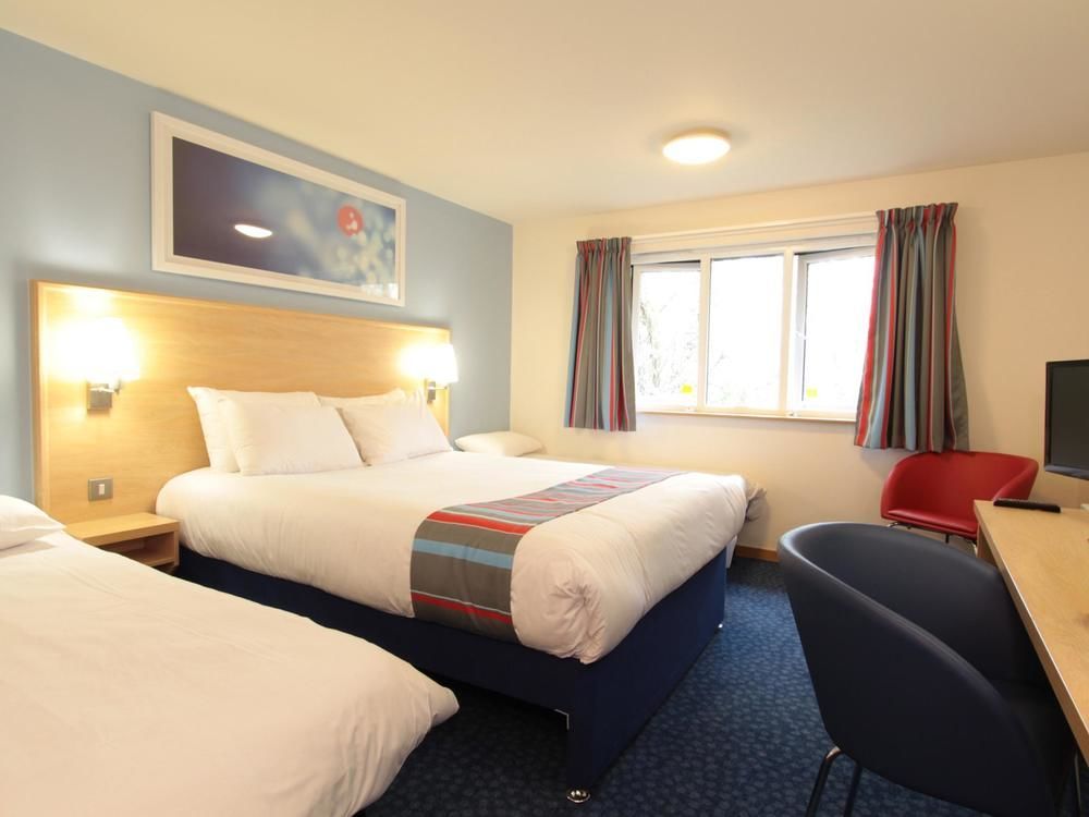 Travelodge London Central City Road Екстериор снимка