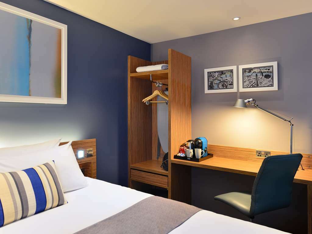 Travelodge London Central City Road Стая снимка