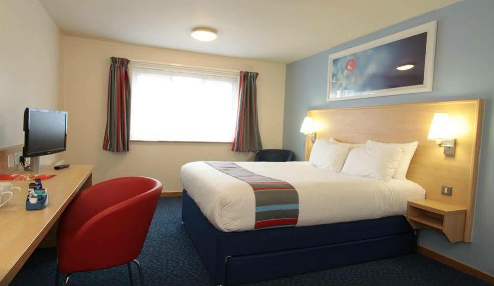 Travelodge London Central City Road Екстериор снимка